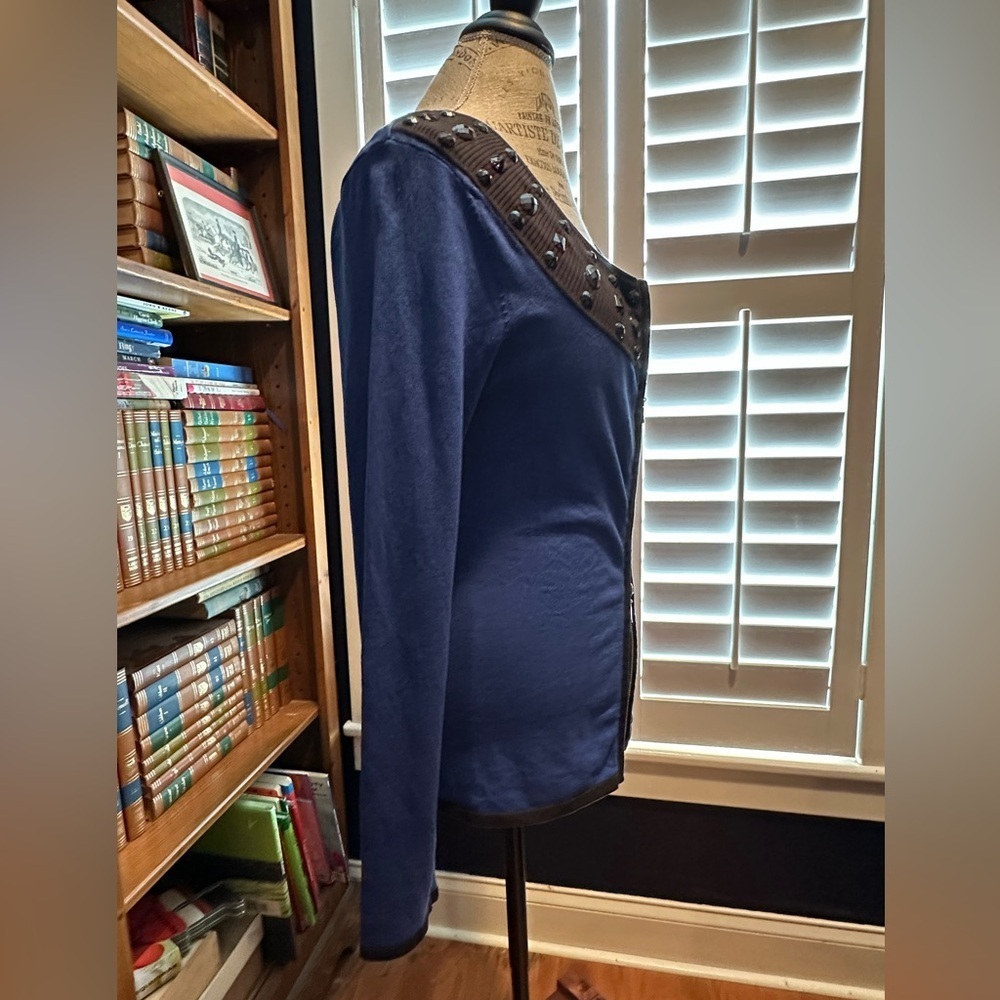 Elegant Blue Cardigan with Black Beaded Collar - Picture 6 of 13